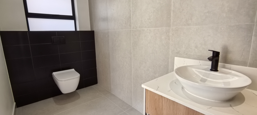 5 Bedroom Property for Sale in Outeniquasbosch Western Cape